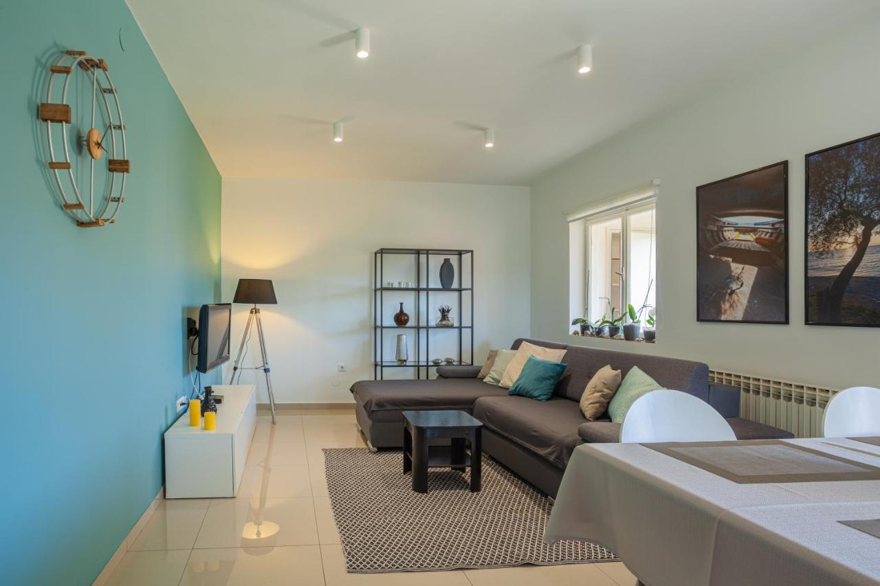 Apartman Petra Cres Bagian luar foto