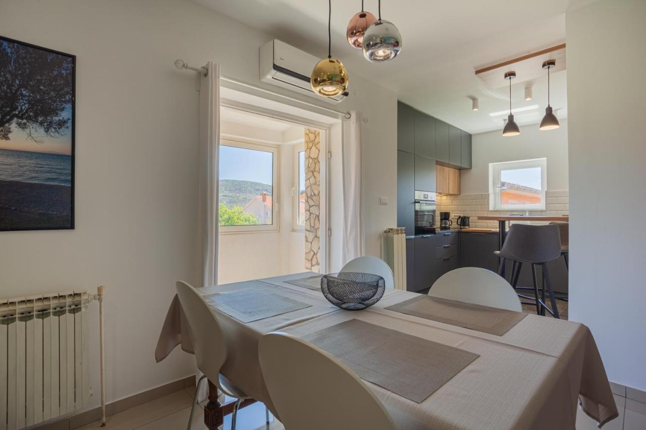 Apartman Petra Cres Bagian luar foto