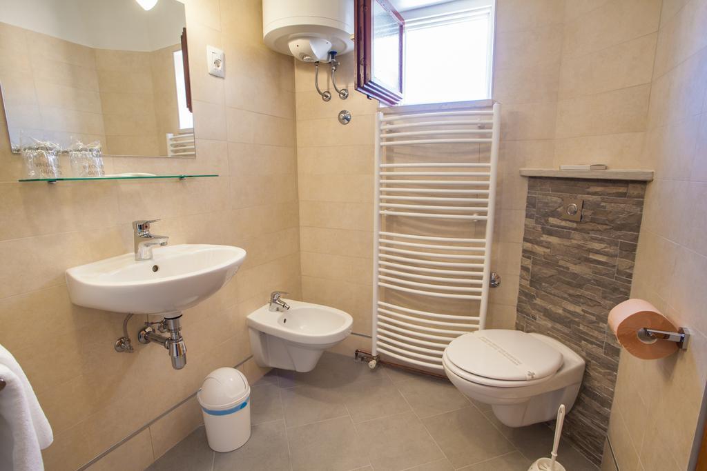 Apartman Petra Cres Bagian luar foto